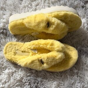 Koolaburra by UGG Women's Furr-ee Flip-Flop yellow women’s size 5